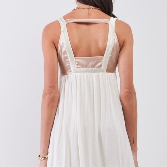 Cream & Champagne Satin dress - Picture 2 of 3